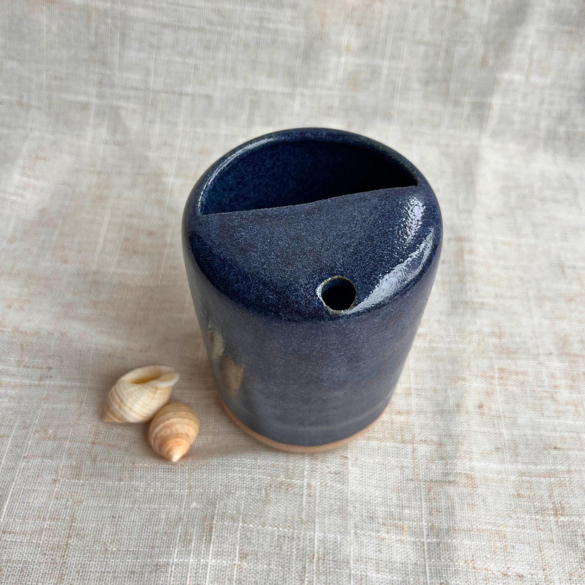 Handmade Ceramic Travel Mug | Ceramic take away mug | pottery to-go cup | sippy mug | commute travel mug | Handless | Unique British Gift